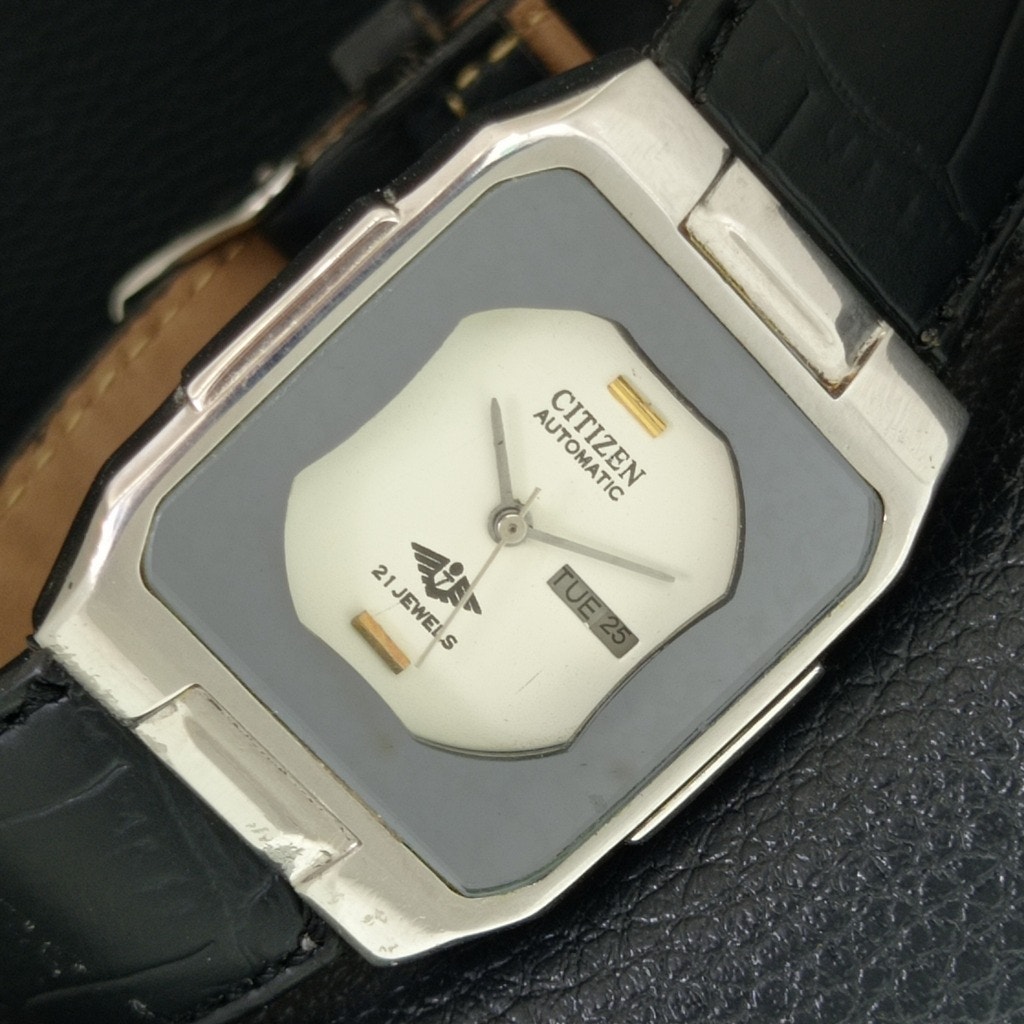 Vintage 1981 Citizen Automatic Mens Silver Watch WDaydate  Gold Accents